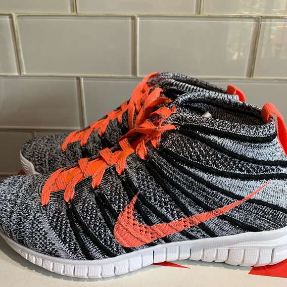 Women’s Nike Flynit Chukka Size 5.5 - Picture 1 of 6